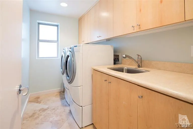 4 bed, 3.0 bath, 3071 sqft, $8,500 — Photo 3