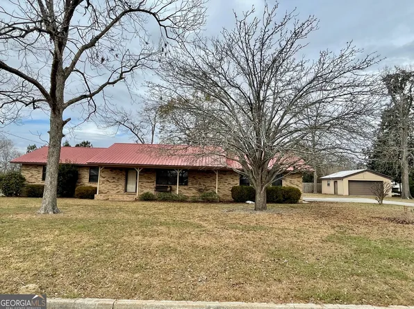 210 Daniel Ave, Claxton, GA 30417