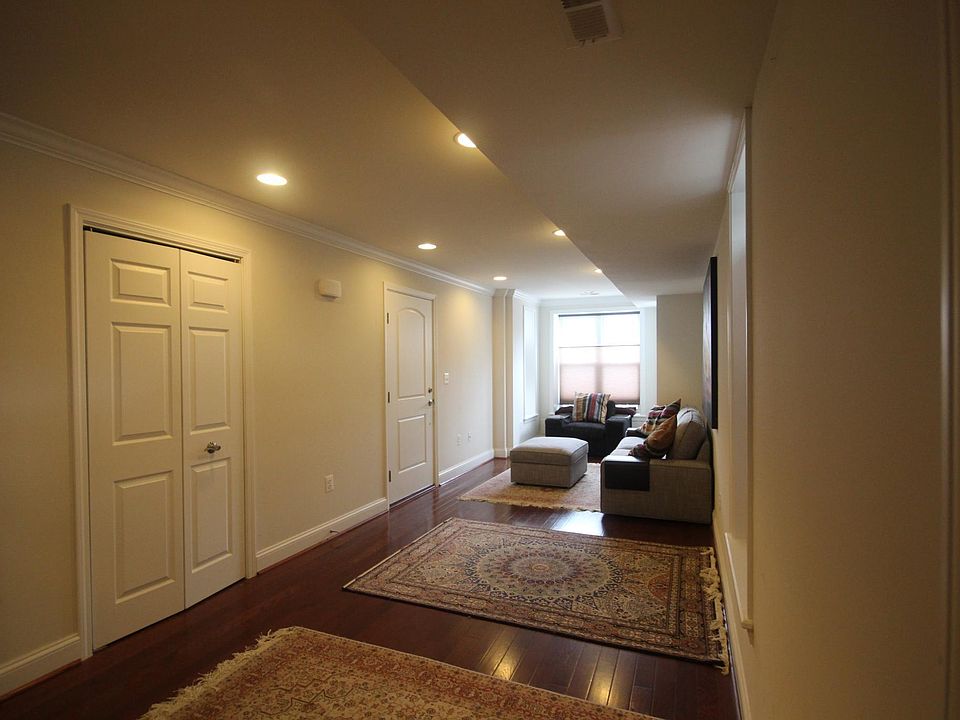 1st floor--living room