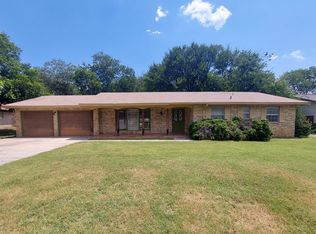1005 N Vandeveer St, Burnet, TX 78611