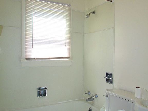 5th image of 125 1/2 S 4th St E #B