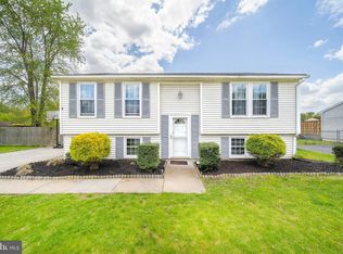 16 Leader Dr, Newark, DE 19713