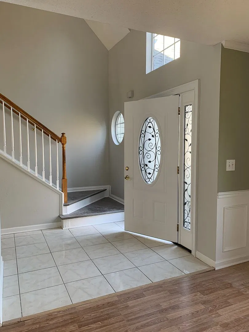 Spacious Three Bedroom Home in Mount Pleasant — Photo 4