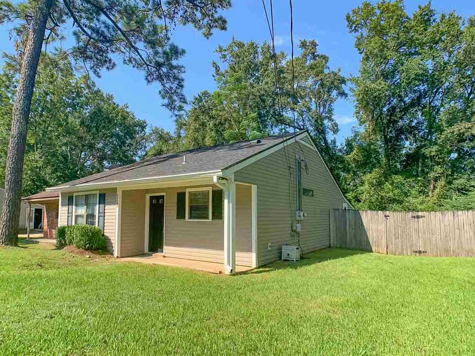 1st image of 2118B Pecan Ln