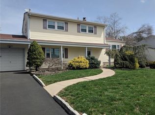 3 Winston Dr, Somerset, NJ 08873