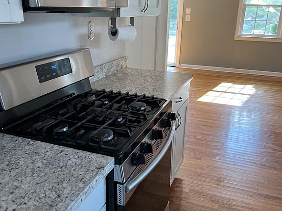 4th image of 2917 Marne Ave