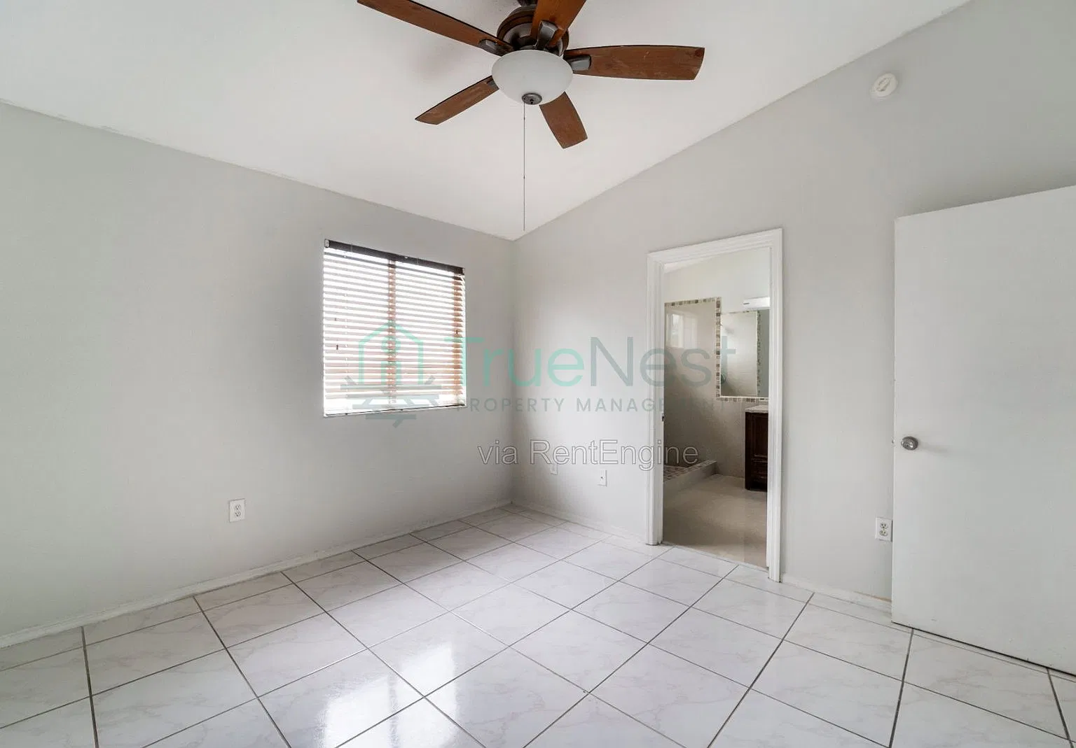 3 bed, 2.5 bath, 1319 sqft, $2,650 — Photo 4