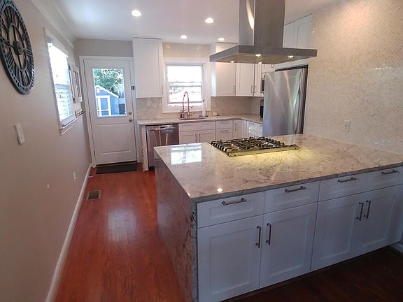 3rd image of 212 E Howell Ave