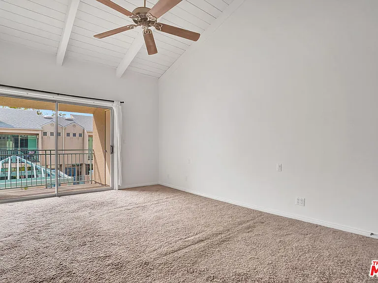 14101 Dickens St #10 — Photo 25