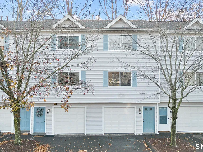 360 W Spring St #A7 — Photo 2