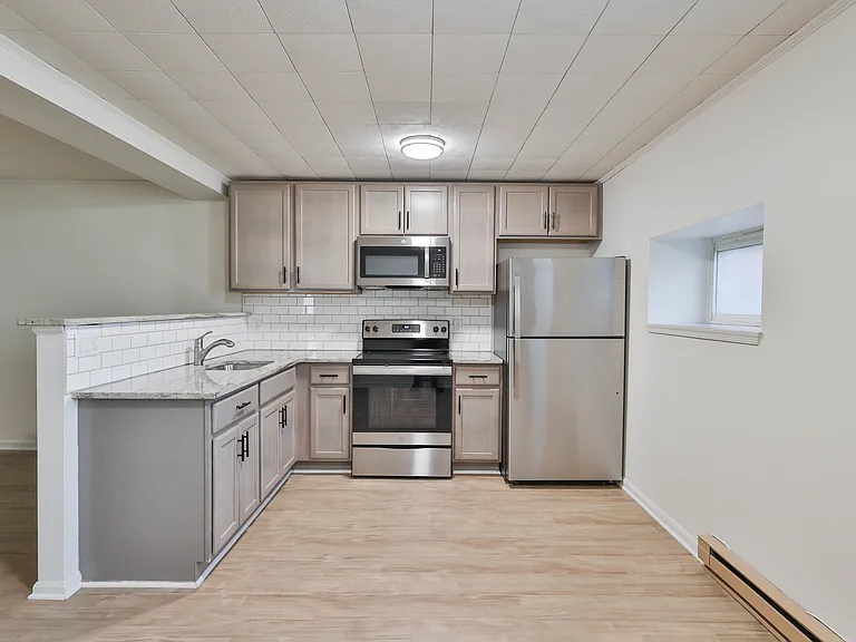 215 E High St #D — Photo 2