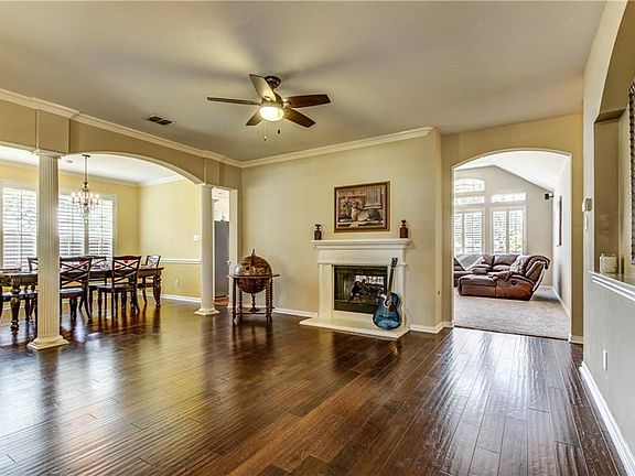 4th image of 9808 Capilano Dr