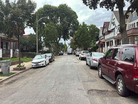 5th image of 3726 W Scott St