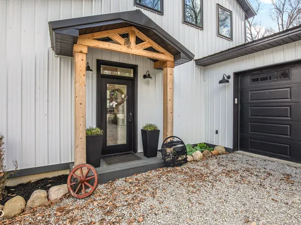 8446 E Parkview Dr, Rockville, IN 47872