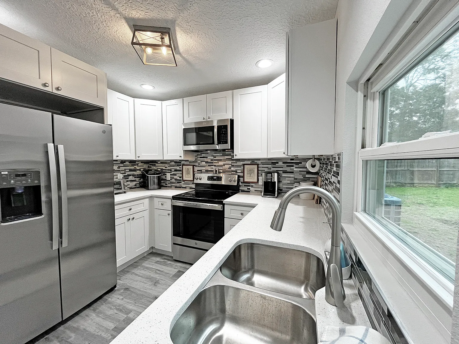 3 bed, 1200 sqft, $2,350 — Photo 1