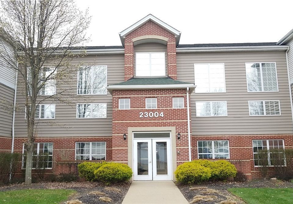 1st image of 4 Chandlers Ln Building 23004-221