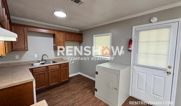 158 Navy Dr — Photo 4