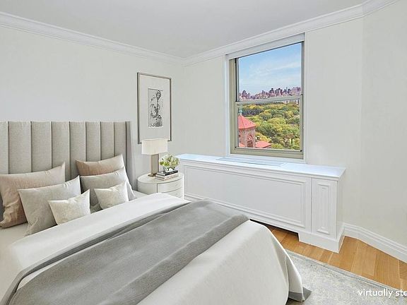 3rd image of 30 W 63rd St APT 21VW