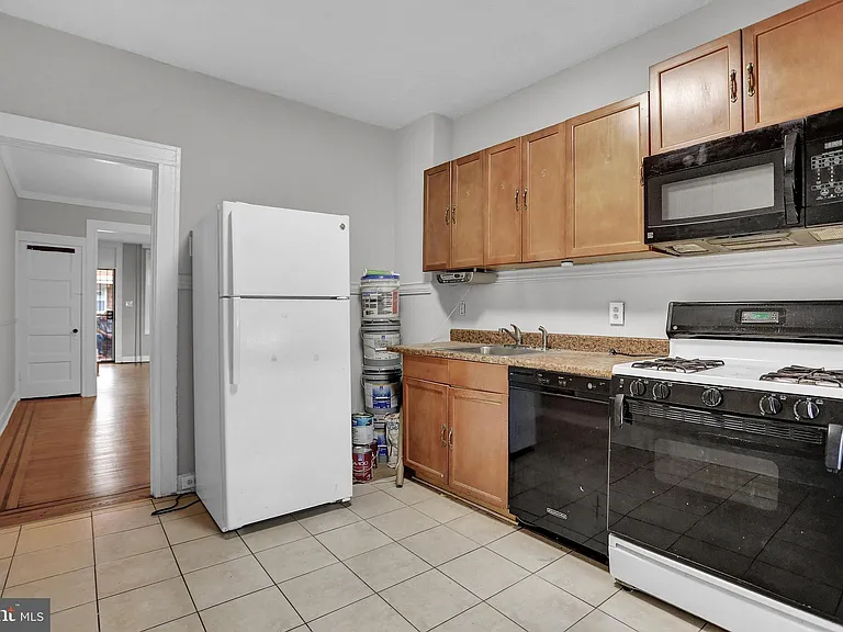 2853 Mayfield Ave — Photo 9