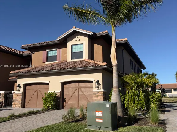 15323 Lucerna St #204, Naples, FL 34114