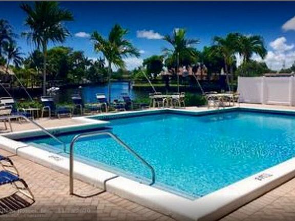 Large Heated Waterfront Pool
