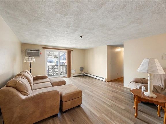 3rd image of 131 Pierce St APT 201