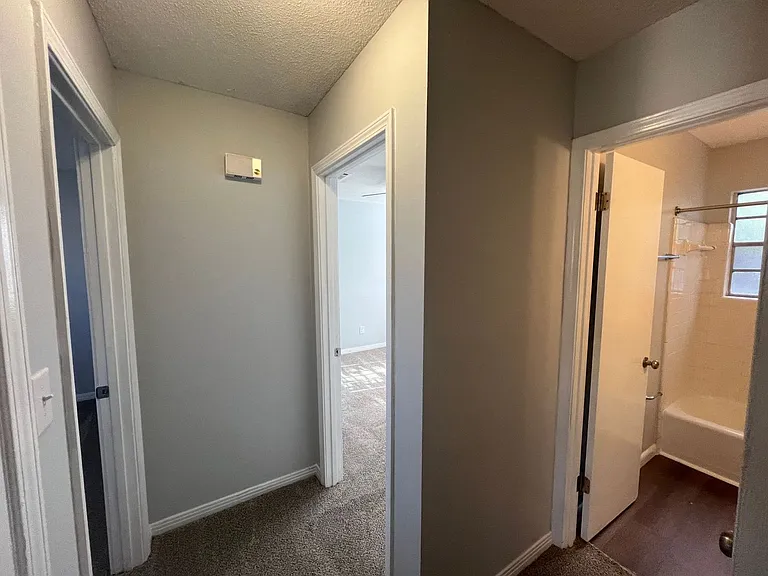 405 Schubert Dr #C — Photo 7