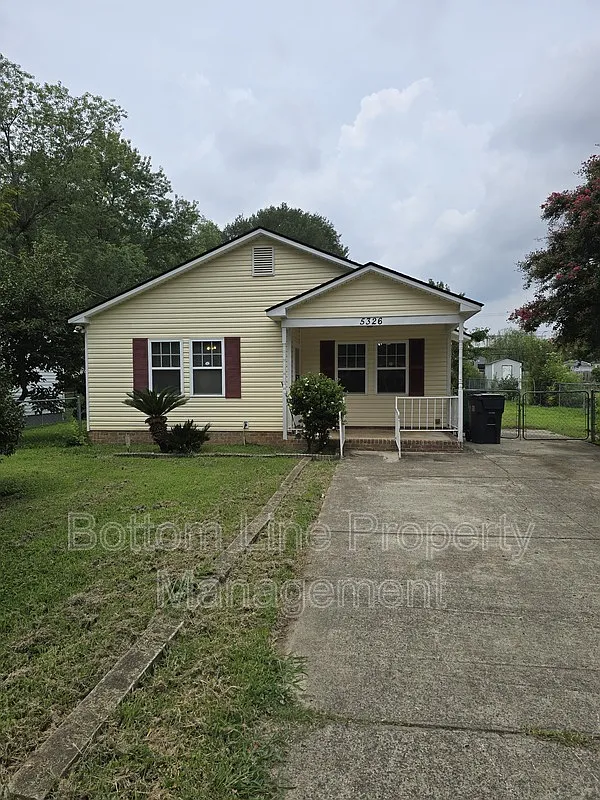 4 bed, 2.0 bath, 1256 sqft, $1,950 — Photo 2