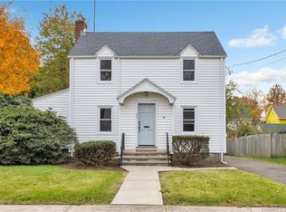 366 Mapledale Pl, Bridgeport, CT 06610