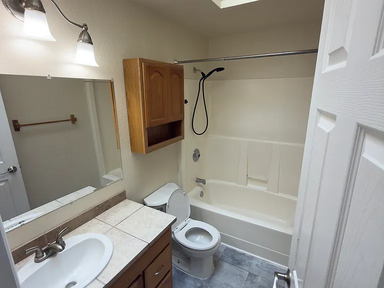 724 Edelweiss Ln SE — Photo 9
