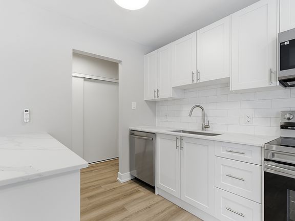 4th image of 20 Weichel St