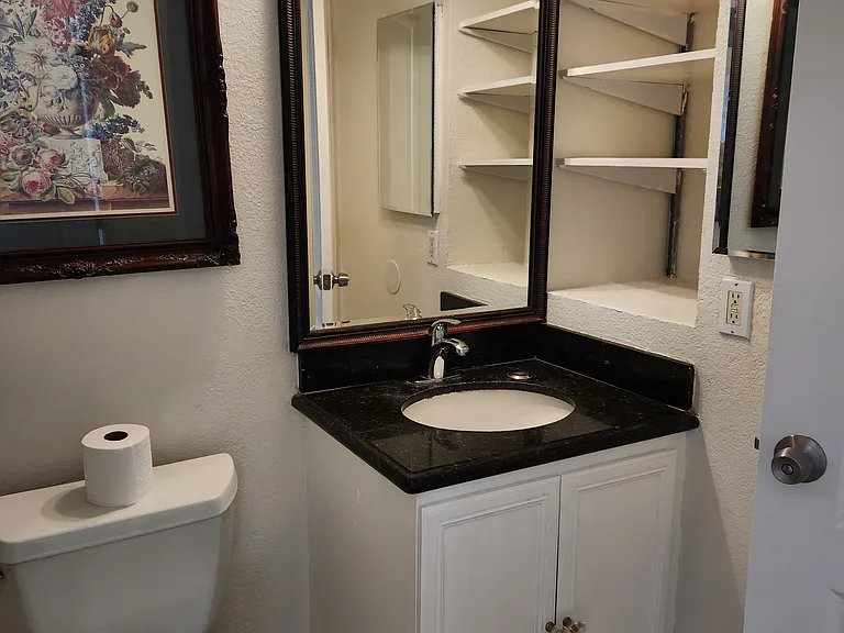428 N Imperial Ave #C — Photo 9