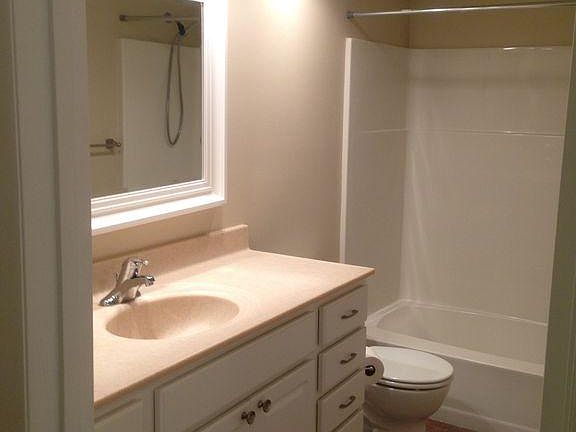 Upstairs full bath