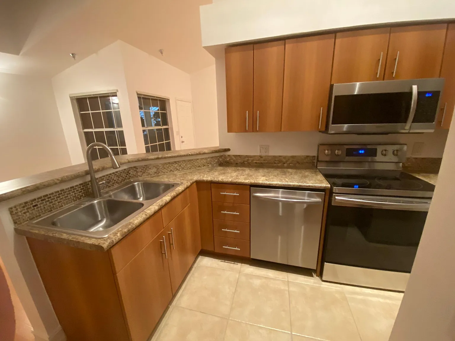 1001 Crystal Way — Photo 3