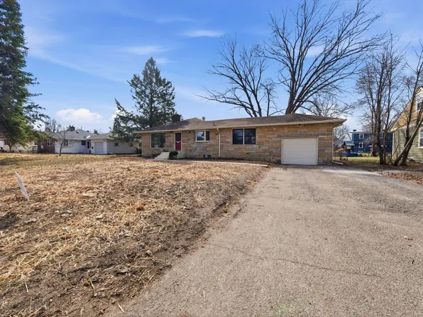 1446 Shryer Ave W, Roseville, MN 55113