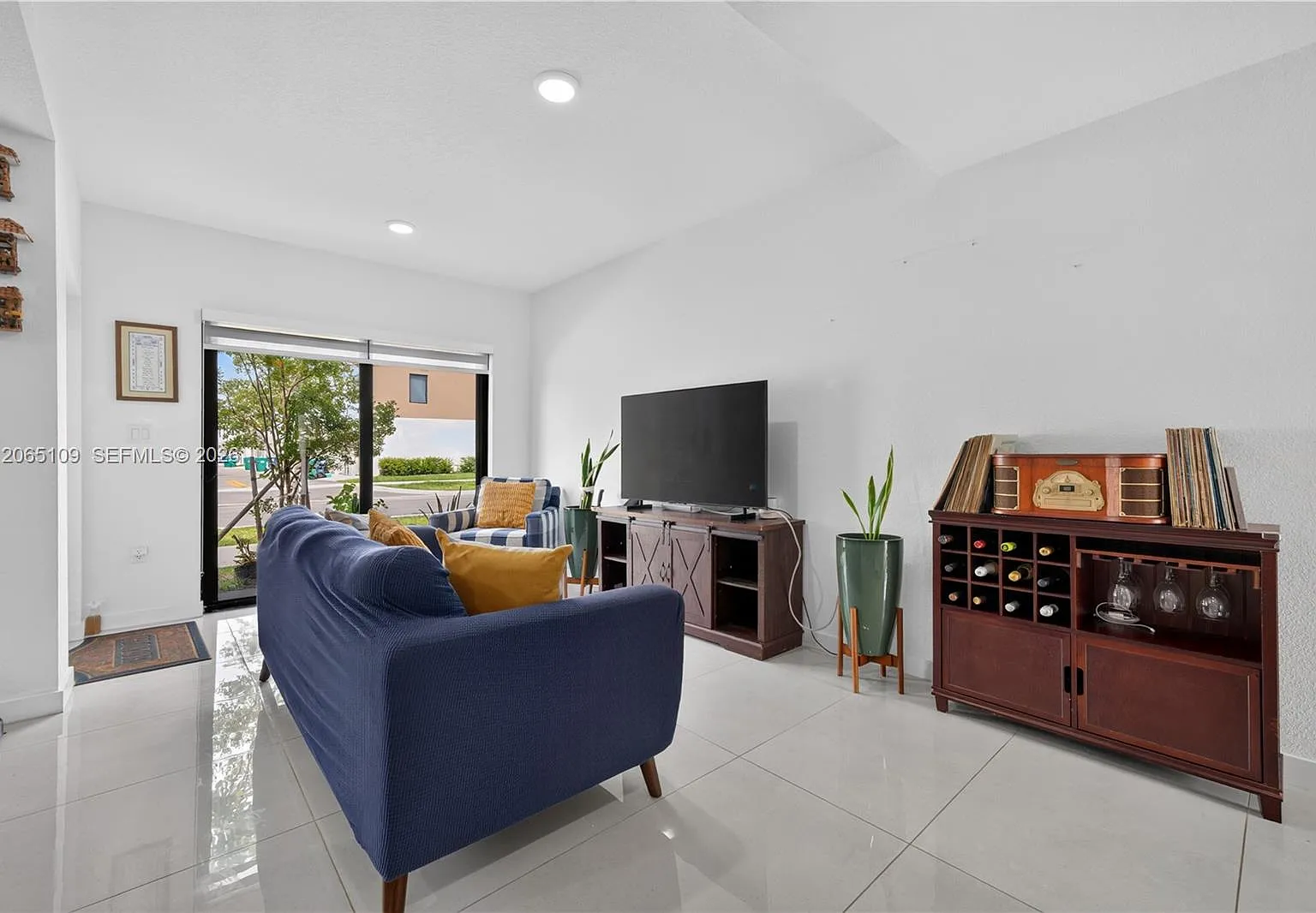 4 bed, 3.0 bath, 1398 sqft, $2,900 — Photo 4