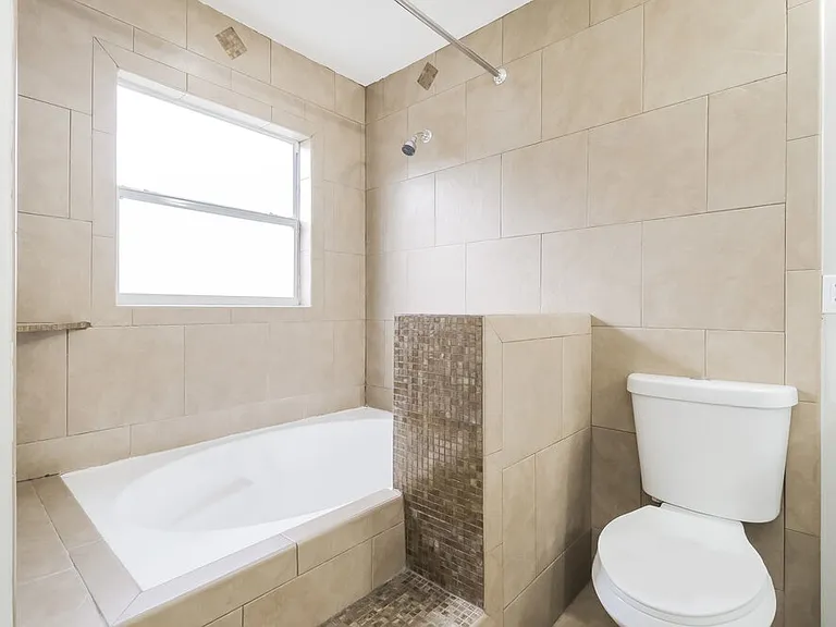 4262 Sandhurst Dr — Photo 11