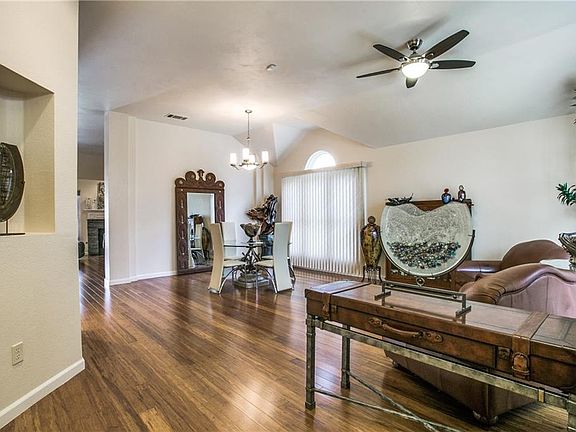 4th image of 7612 Belcrest Dr