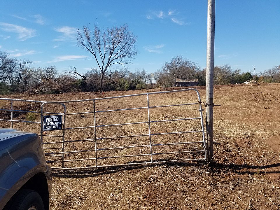 2nd image of 827 Ideal St