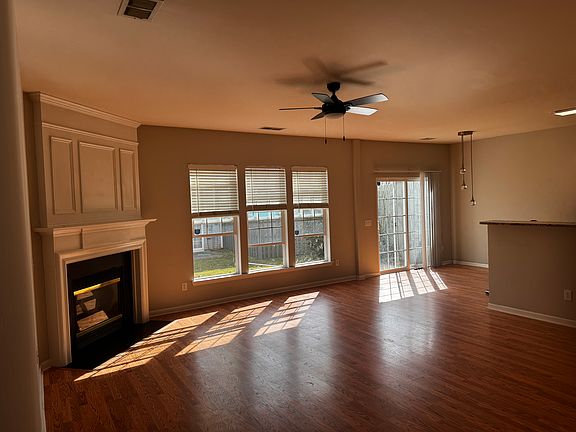 3rd image of 10216 Garmoyle St