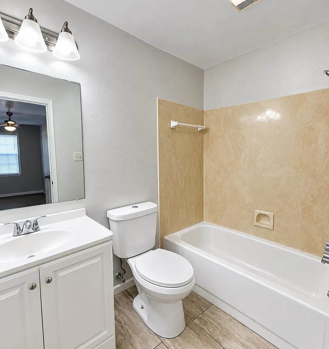 2 bed, 981 sqft, $1,200 — Photo 2