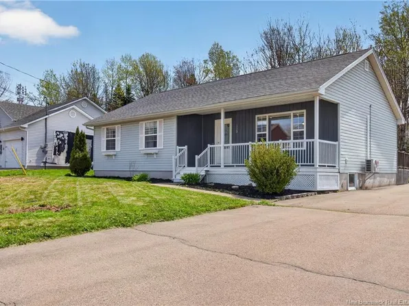 120 Doreen St, Dieppe, NB E1A 6Y7
