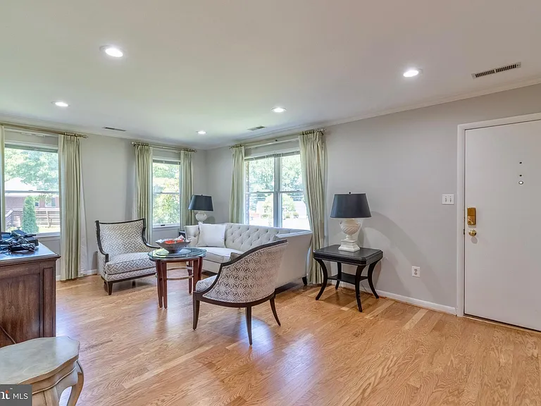 7613 Hamlet St — Photo 2