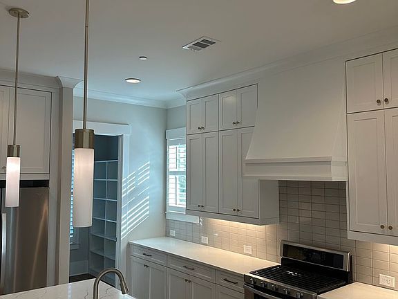 3rd image of 1028 Endeavour Ct #5