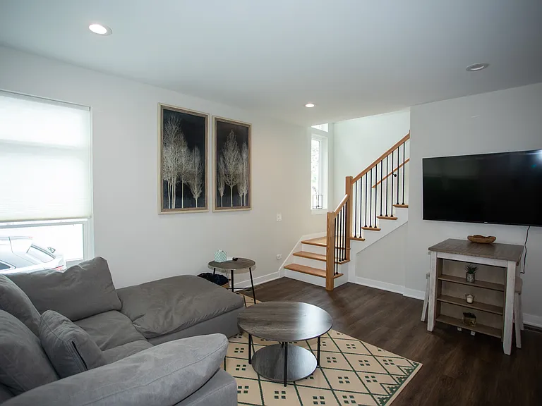 635 E 4th Ave — Photo 33