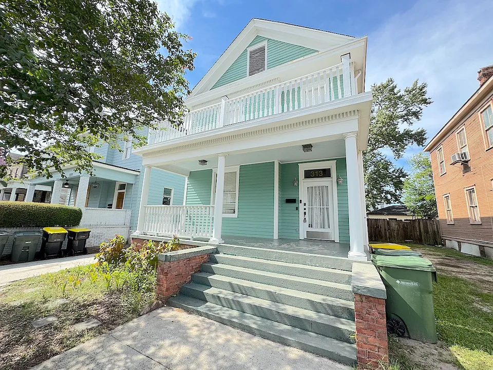 313 W 33rd St