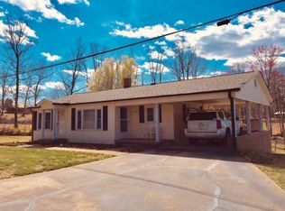 1299 Henry River Rd, Hickory, NC 28602