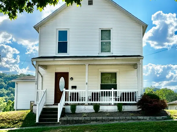 160 N 3rd St, McConnelsville, OH 43756