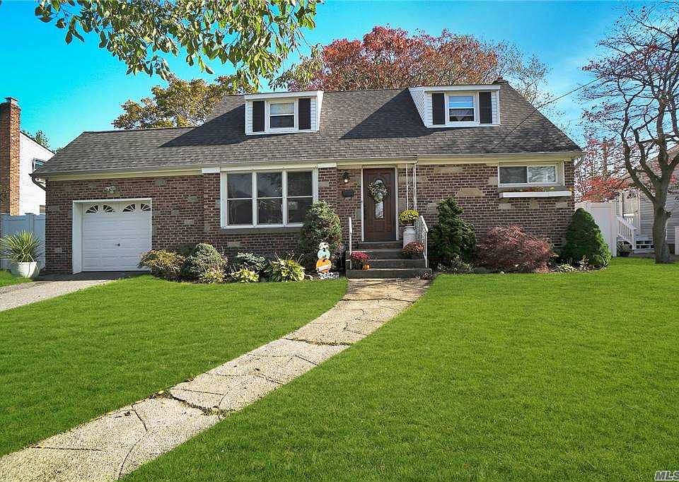 1st image of 29 Eastwood Dr