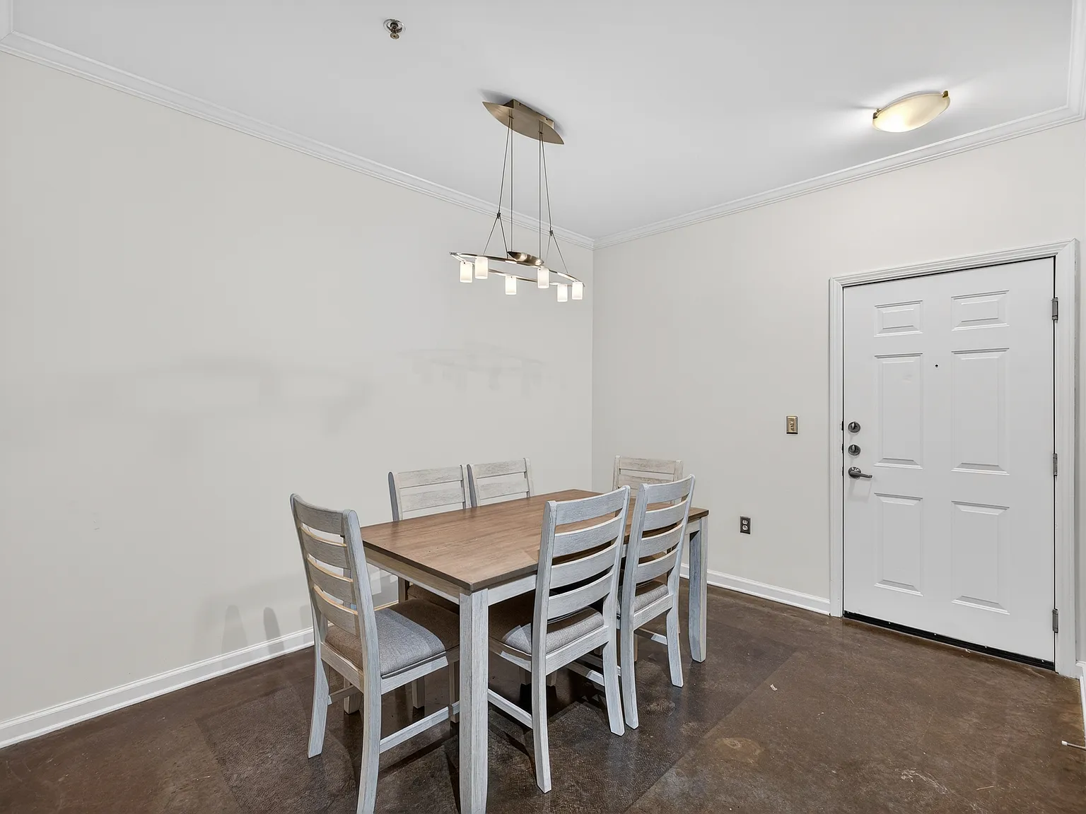 Studio, 820 sqft, $1,500 — Photo 2